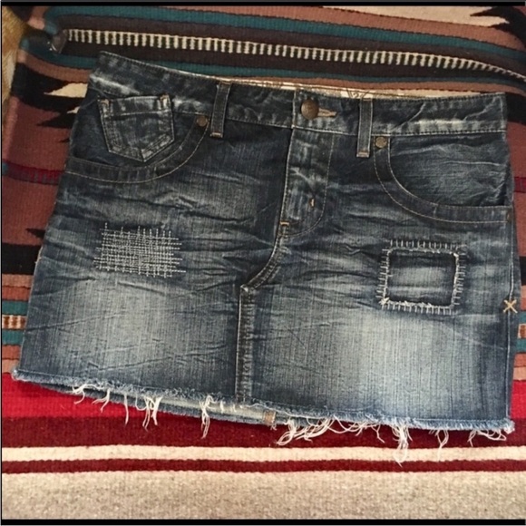 Guess TOMBOY  denim jean faux distressed frayed edges patch mini skirt 27 - Picture 4 of 9